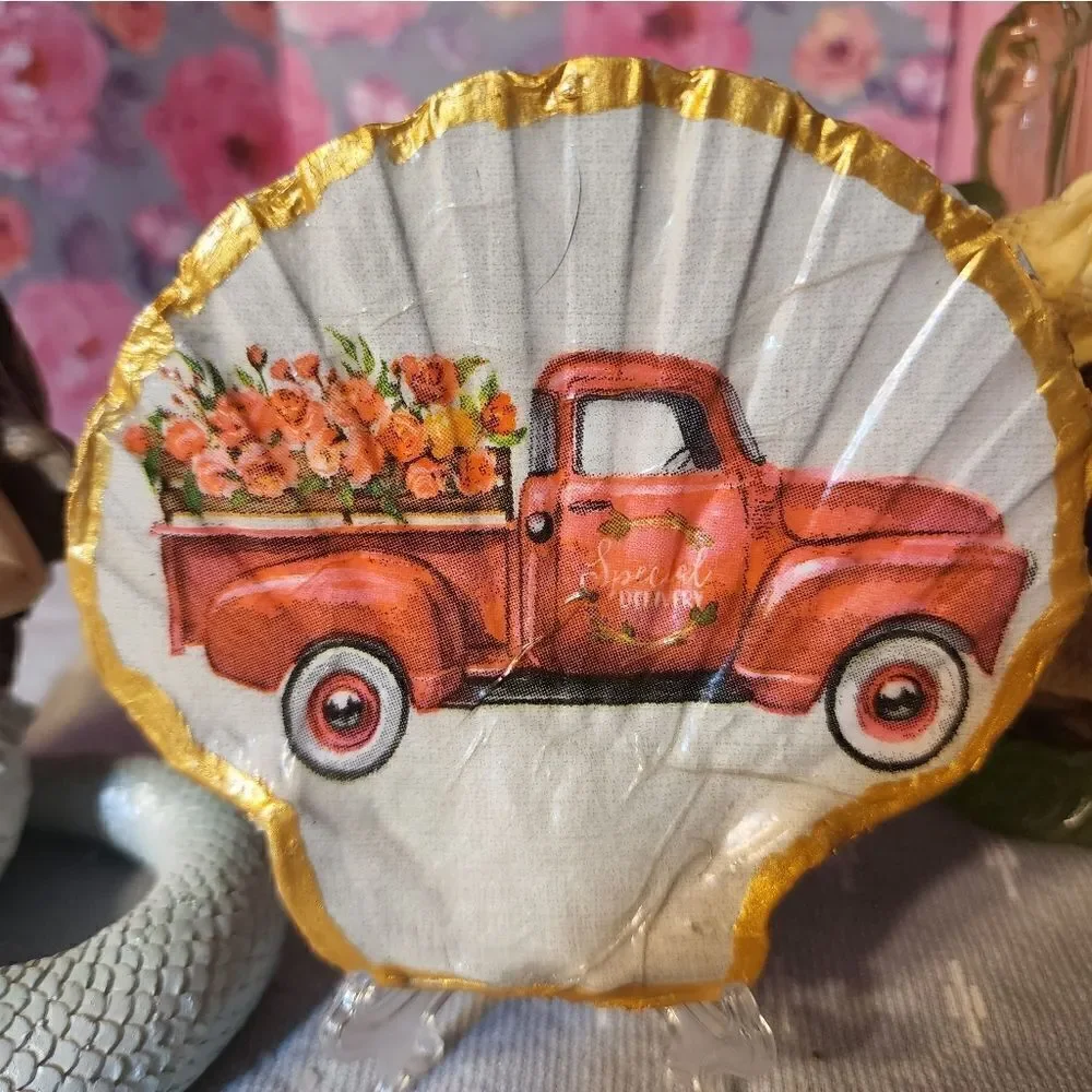 DECOUPAGE PICKUP TRUCK WITH FLOWER ON A FLAT SCALLOPED SHELL